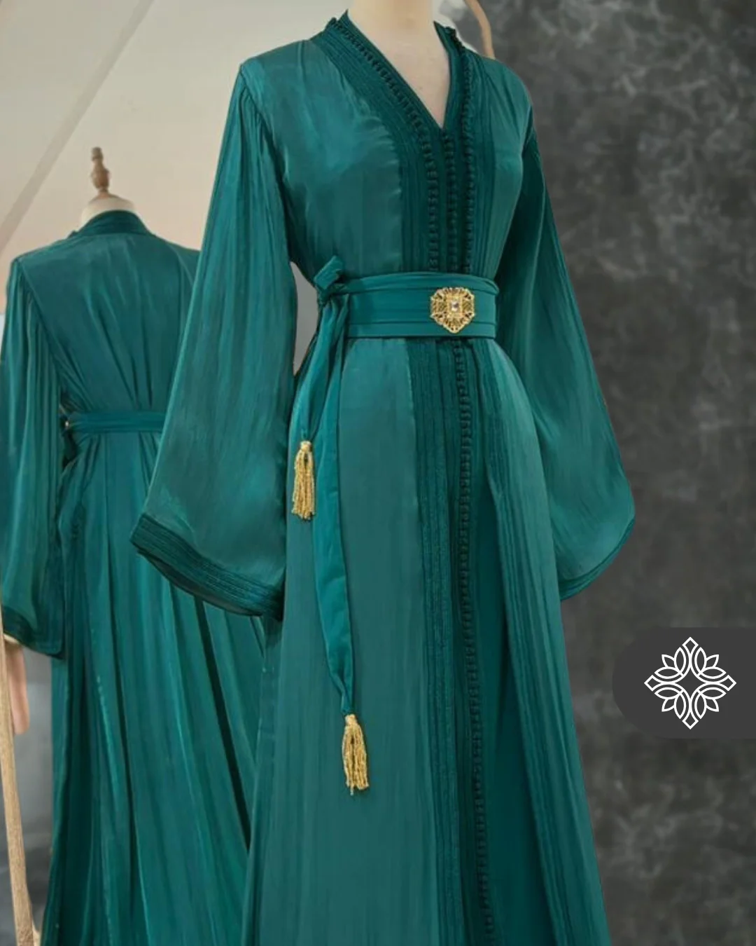 Caftan sénégalais sur mesure brodé bazin - collection Maison Daavi Dakar